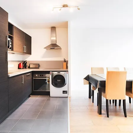 Spacieux T2 Au Centre-ville Avec Grande Piece De Vie - Fr-1-821-29 Apartman