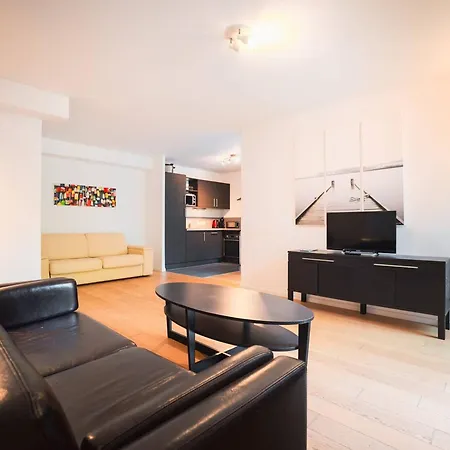 Spacieux T2 Au Centre-ville Avec Grande Piece De Vie - Fr-1-821-29 Apartment *