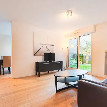 Spacieux T2 Au Centre-ville Avec Grande Piece De Vie - Fr-1-821-29 Apartman